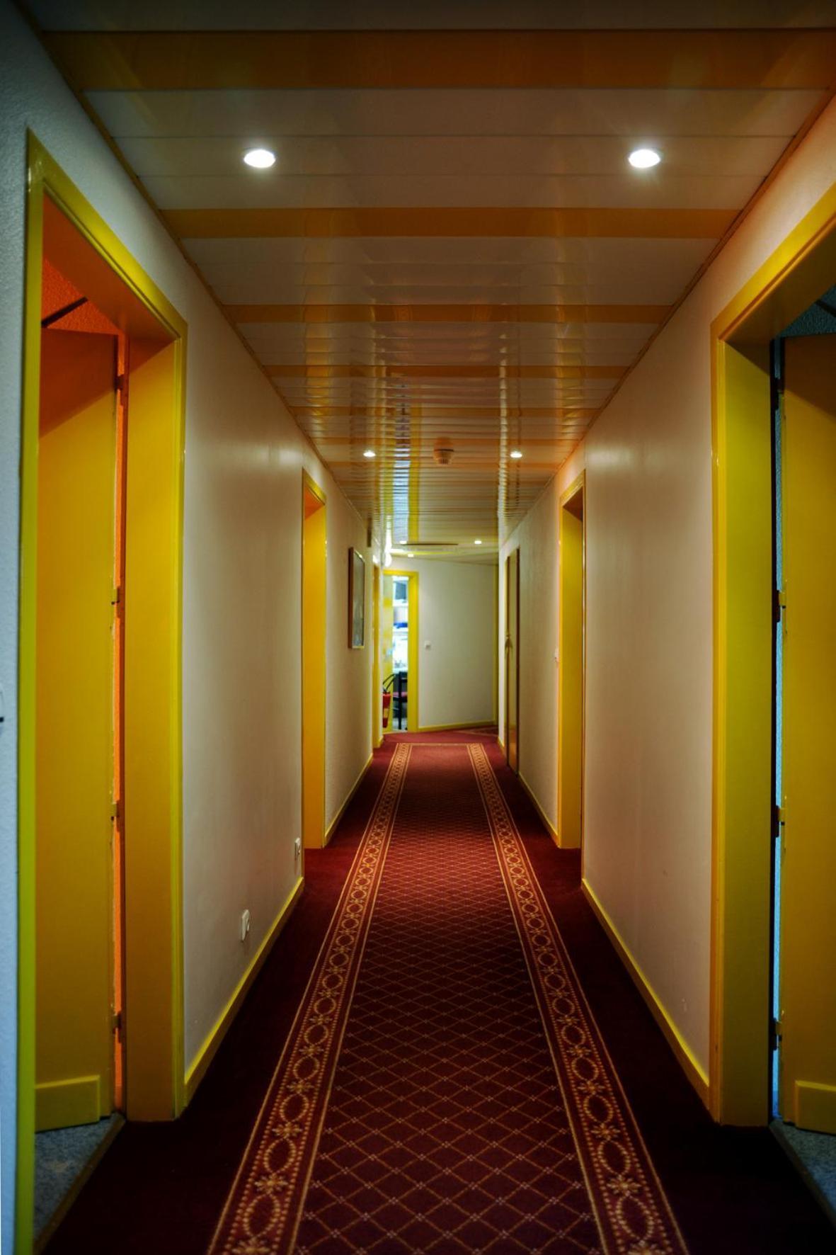 Logis Hotel Horus Restaurant Les Bruyeres Toulenne Екстер'єр фото