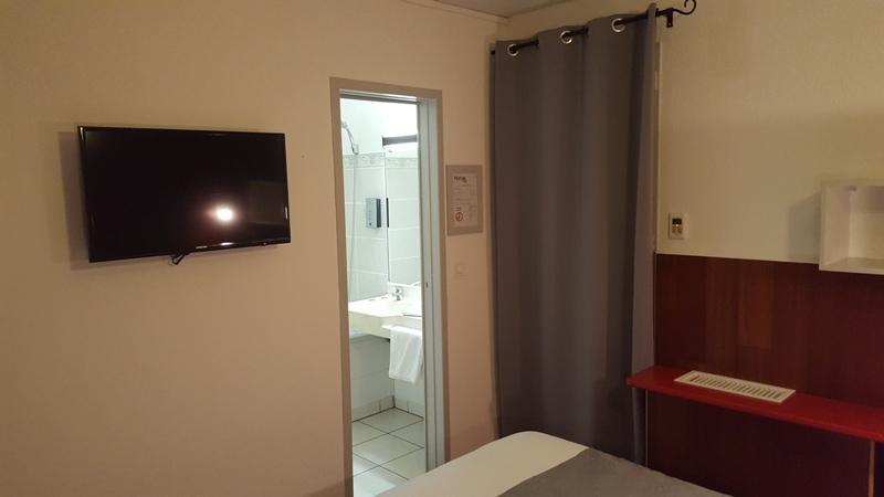 Logis Hotel Horus Restaurant Les Bruyeres Toulenne Екстер'єр фото