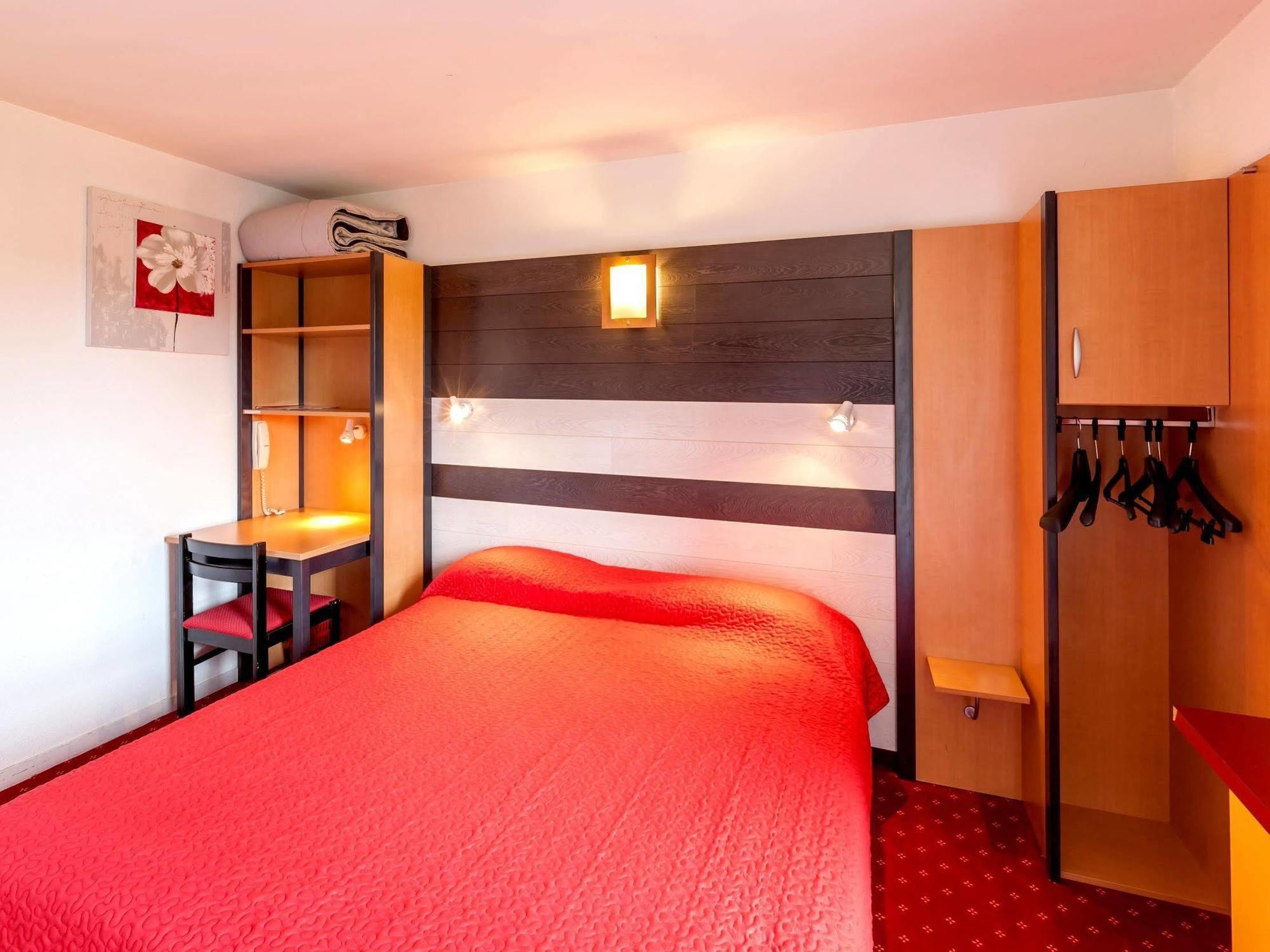 Logis Hotel Horus Restaurant Les Bruyeres Toulenne Екстер'єр фото