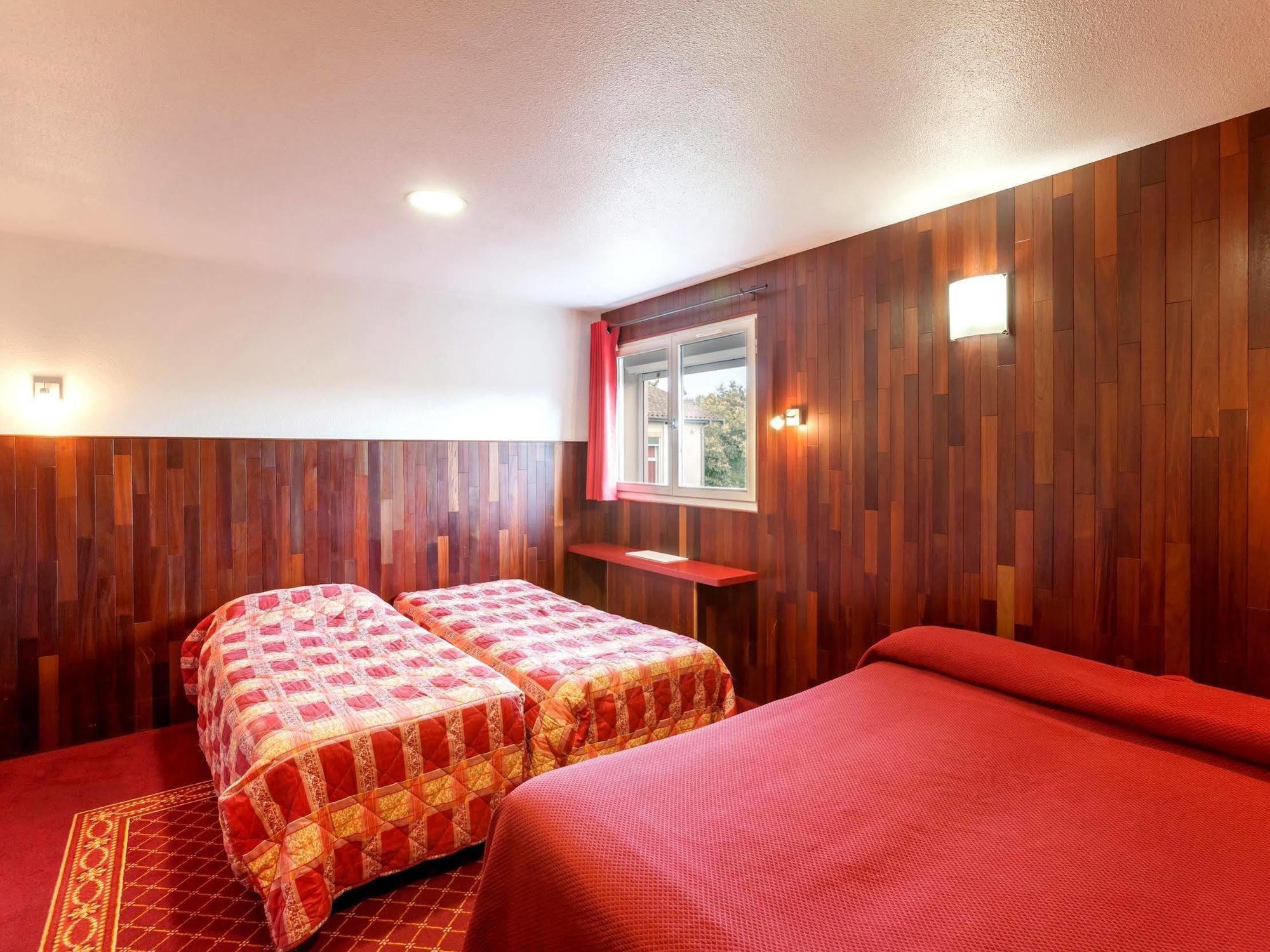 Logis Hotel Horus Restaurant Les Bruyeres Toulenne Екстер'єр фото