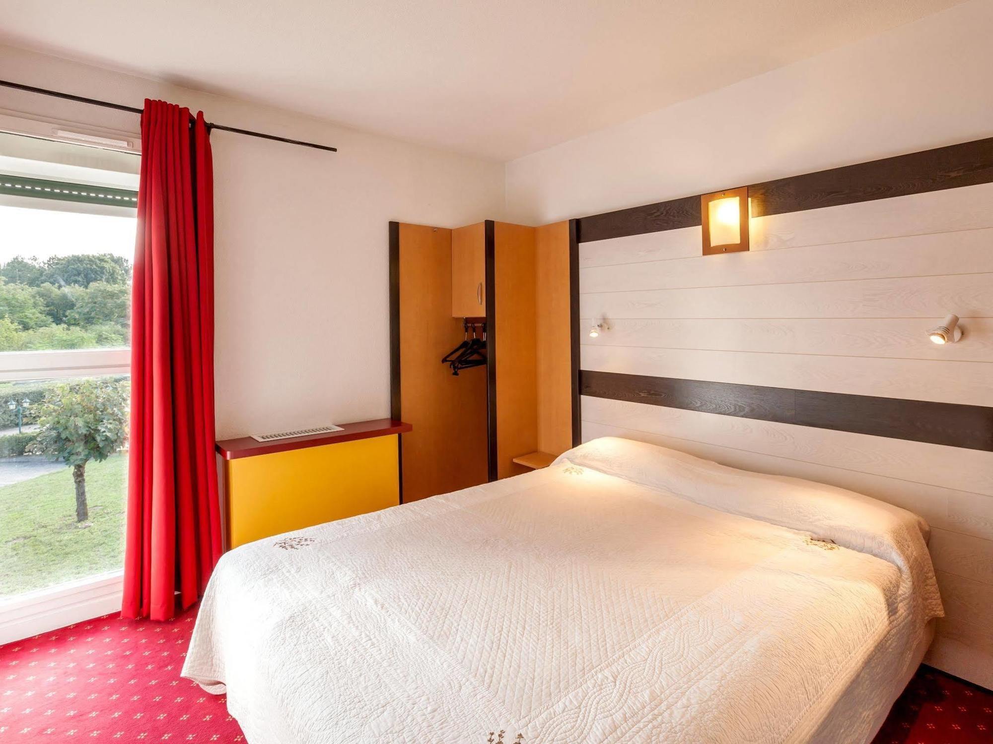 Logis Hotel Horus Restaurant Les Bruyeres Toulenne Екстер'єр фото