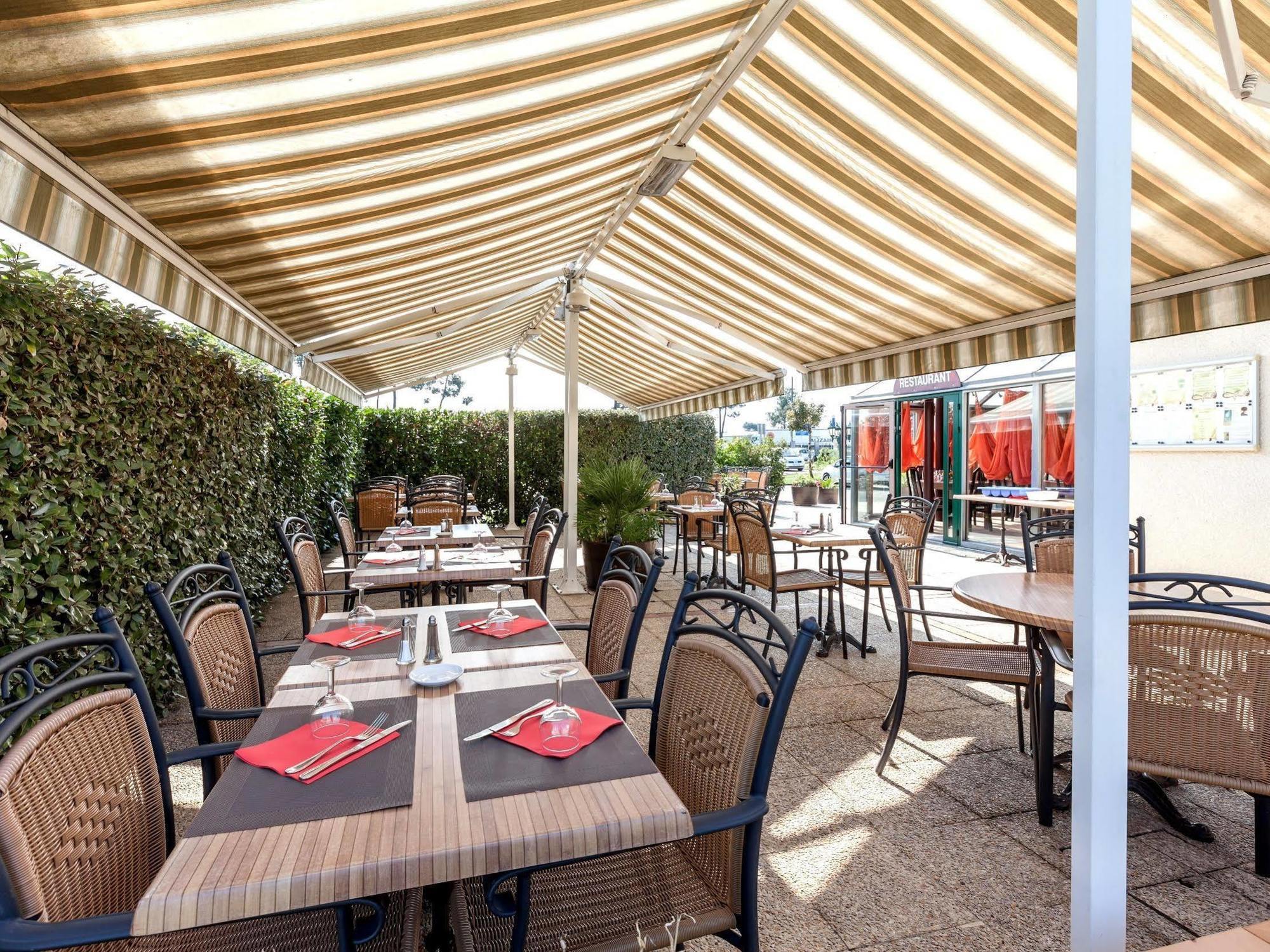 Logis Hotel Horus Restaurant Les Bruyeres Toulenne Екстер'єр фото