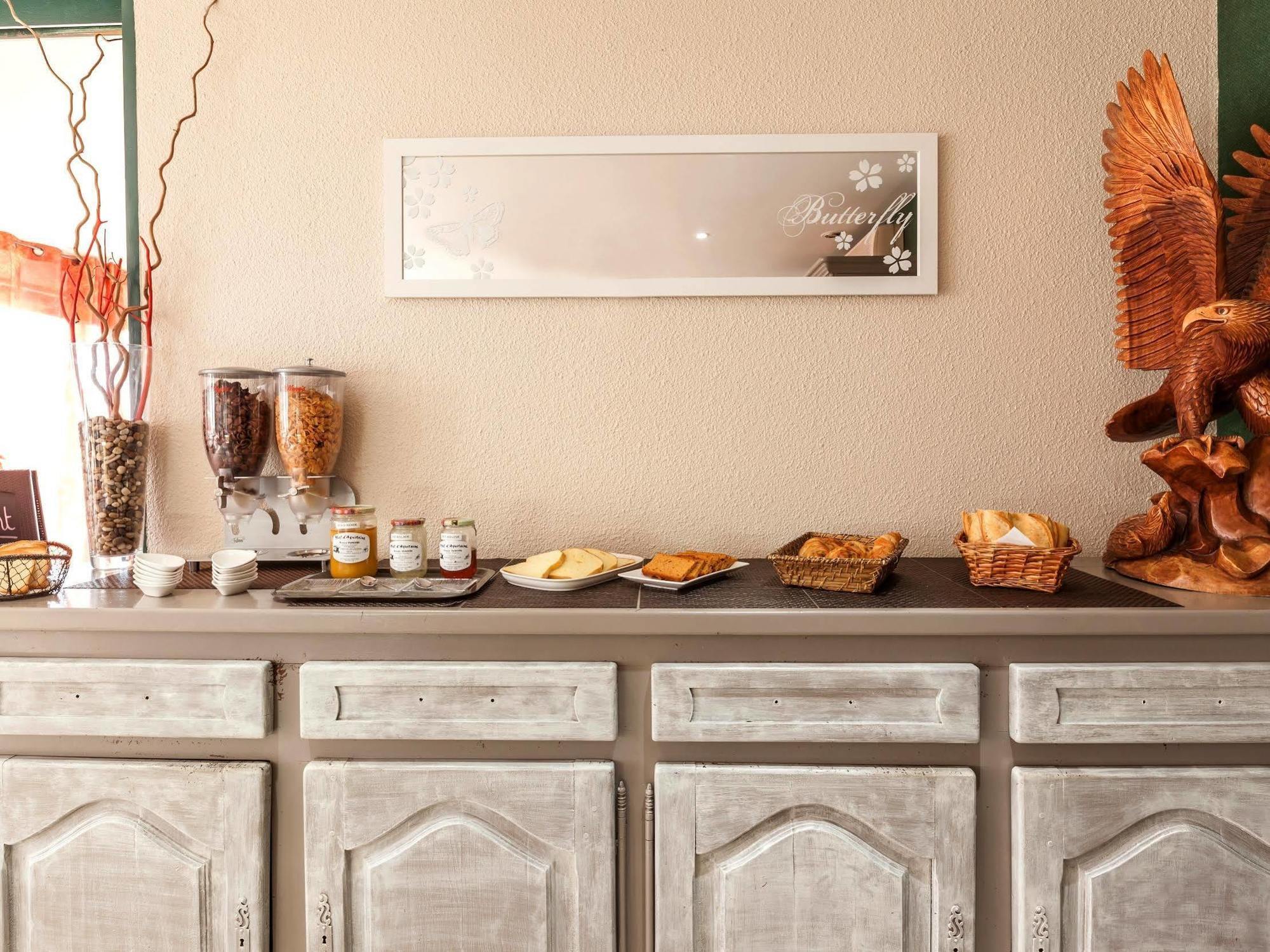 Logis Hotel Horus Restaurant Les Bruyeres Toulenne Екстер'єр фото