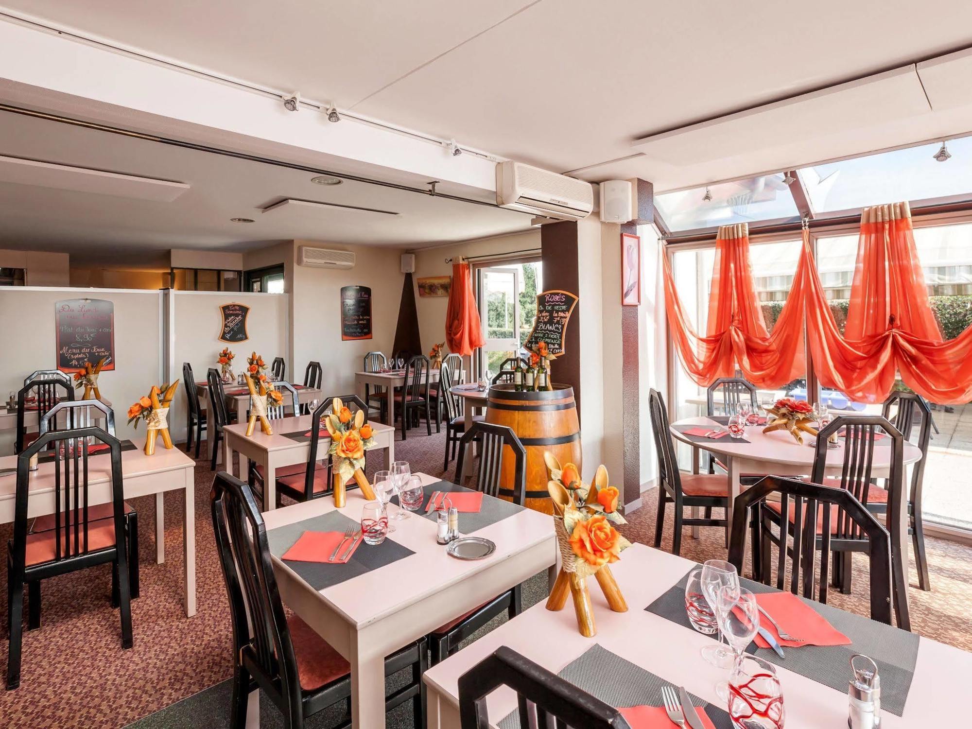 Logis Hotel Horus Restaurant Les Bruyeres Toulenne Екстер'єр фото