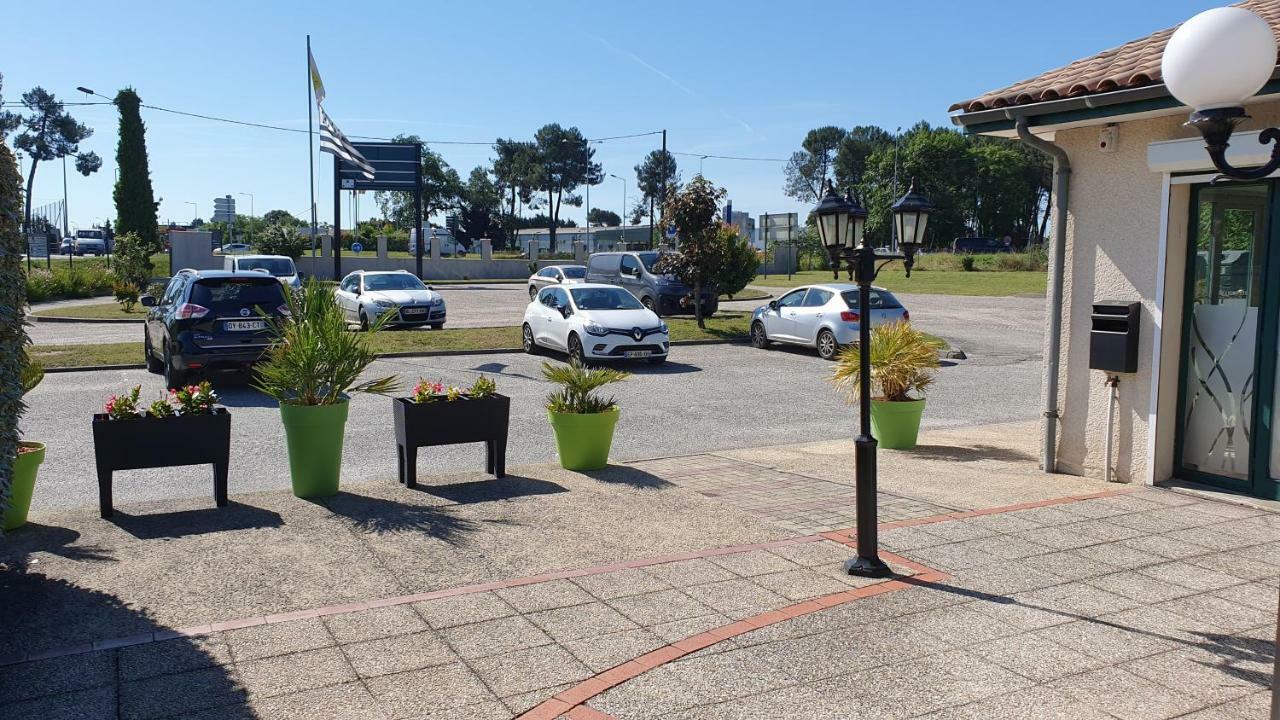 Logis Hotel Horus Restaurant Les Bruyeres Toulenne Екстер'єр фото