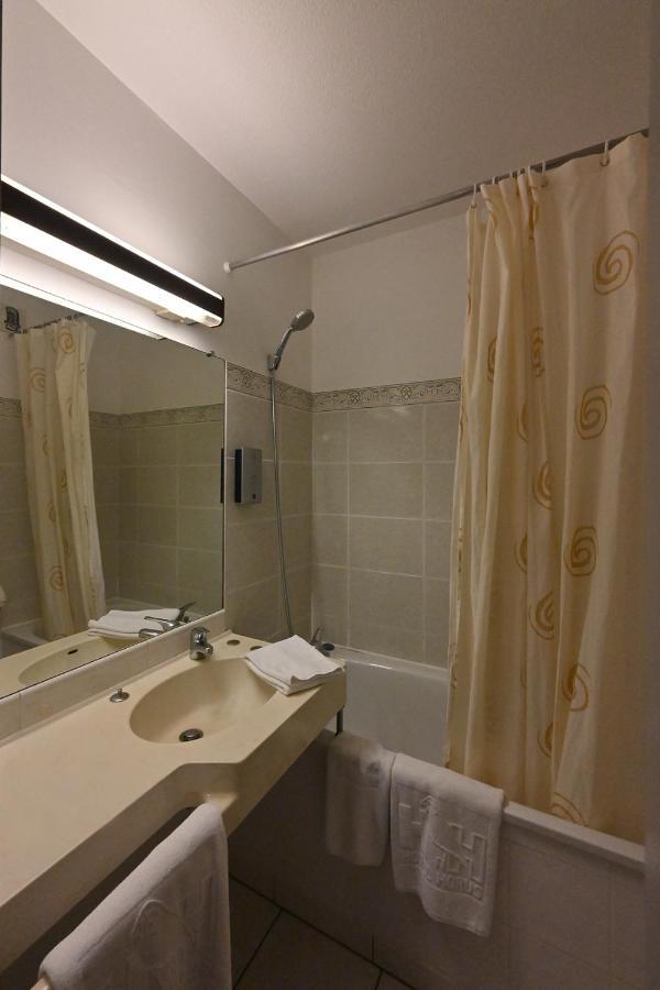 Logis Hotel Horus Restaurant Les Bruyeres Toulenne Екстер'єр фото