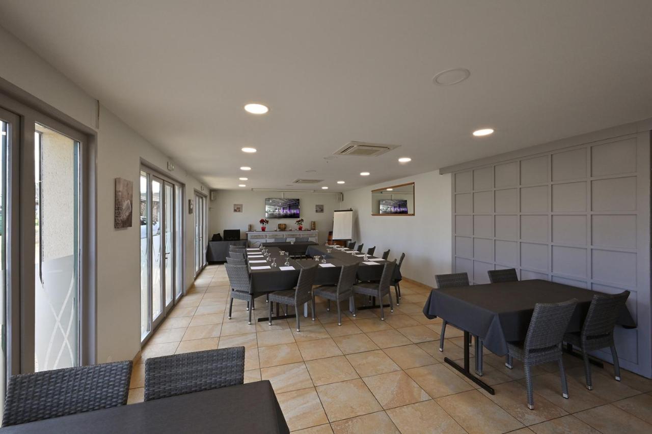 Logis Hotel Horus Restaurant Les Bruyeres Toulenne Екстер'єр фото